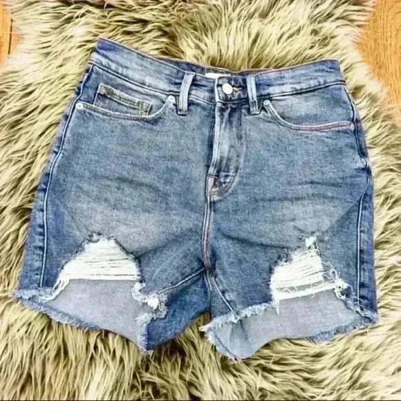 Good American Size 2 Distressed Shorts‎ - Picture 3 of 7